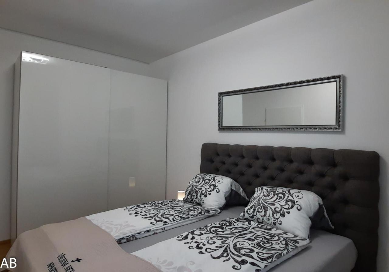 Superior & Rooftop Pool Apartment Wien